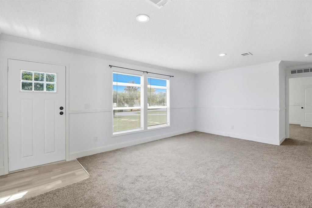 На продажу: $239,900 (3 спален, 2 ванн, 1352 Квадратных фут)