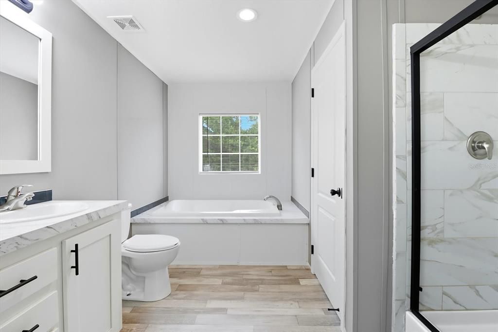 На продажу: $239,900 (3 спален, 2 ванн, 1352 Квадратных фут)