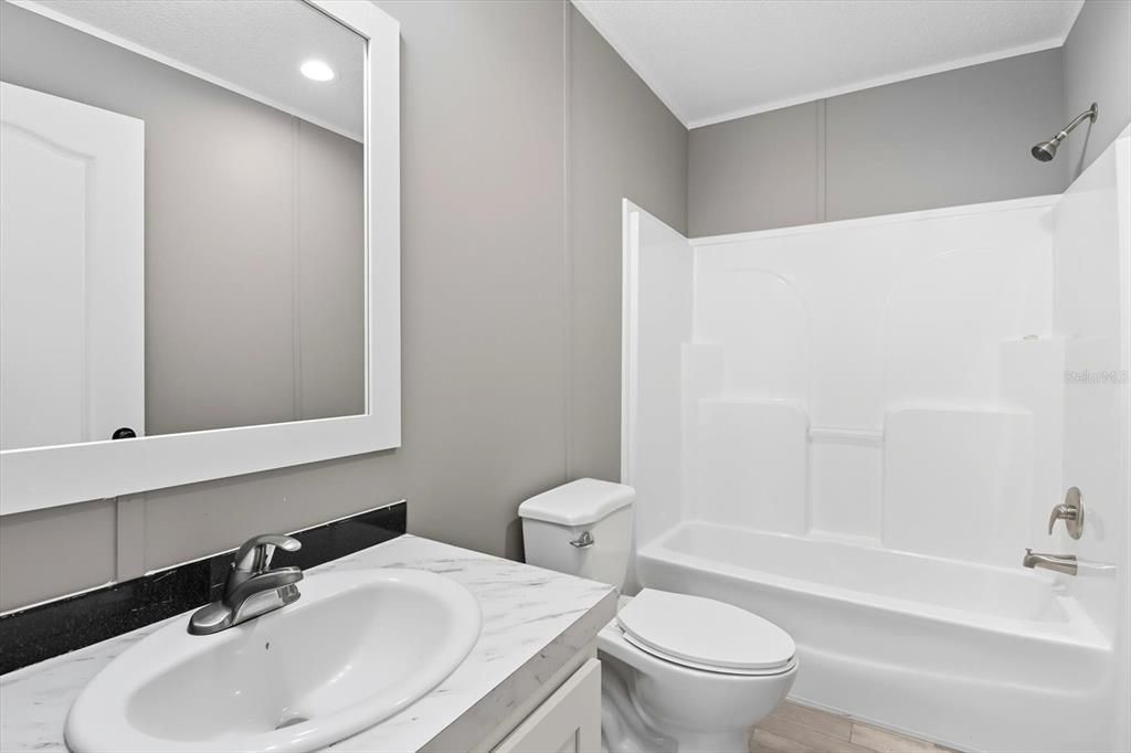 На продажу: $239,900 (3 спален, 2 ванн, 1352 Квадратных фут)