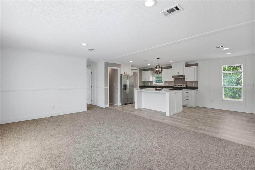 На продажу: $239,900 (3 спален, 2 ванн, 1352 Квадратных фут)