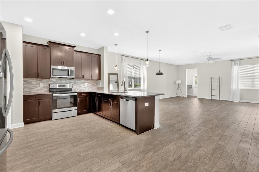 En Venta: $469,900 (3 camas, 2 baños, 2077 Pies cuadrados)