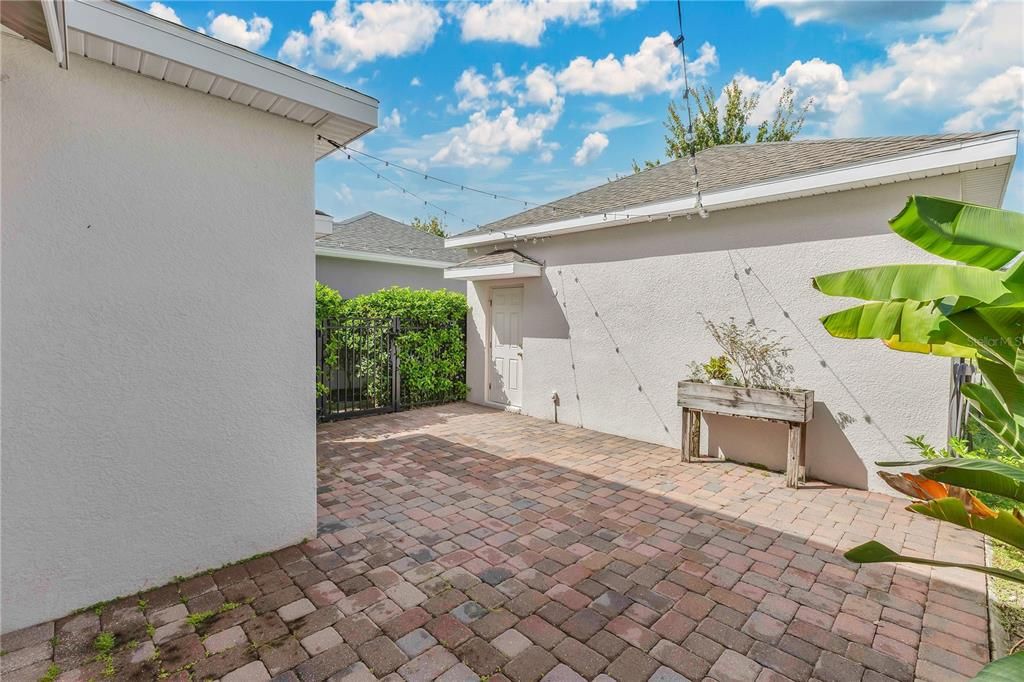 En Venta: $469,900 (3 camas, 2 baños, 2077 Pies cuadrados)