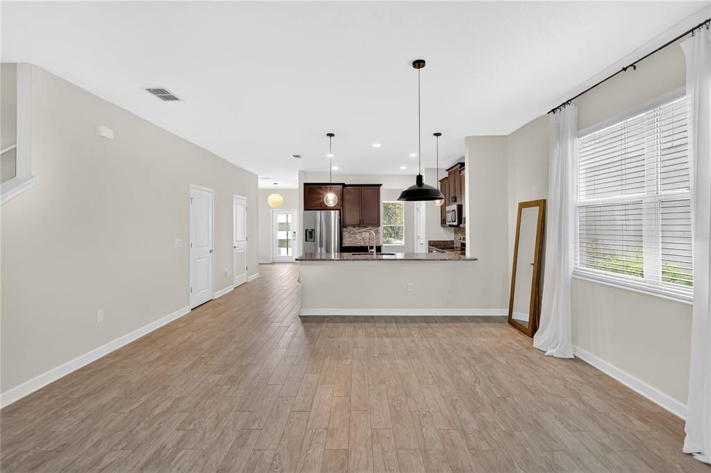 En Venta: $469,900 (3 camas, 2 baños, 2077 Pies cuadrados)