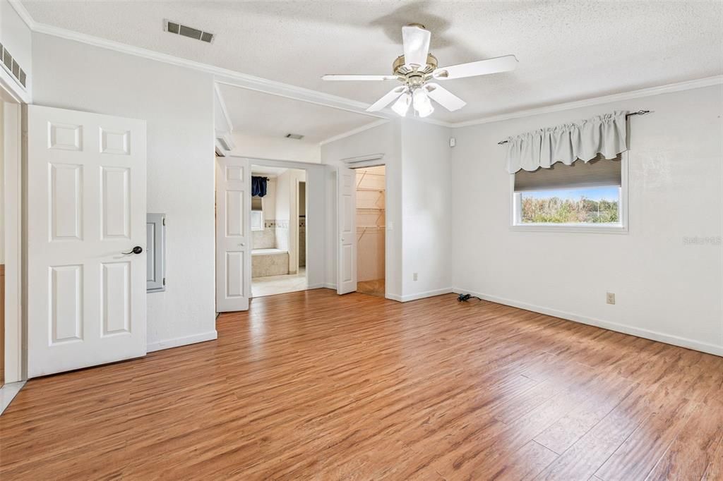 待售: $270,000 (2 贝兹, 2 浴室, 1900 平方英尺)