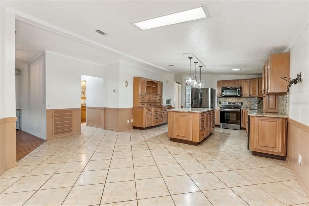 待售: $270,000 (2 贝兹, 2 浴室, 1900 平方英尺)