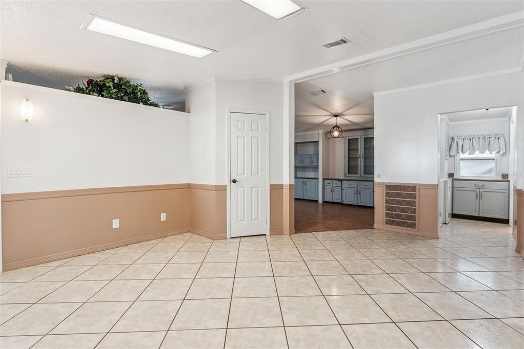 待售: $270,000 (2 贝兹, 2 浴室, 1900 平方英尺)