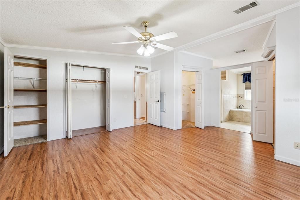 待售: $270,000 (2 贝兹, 2 浴室, 1900 平方英尺)