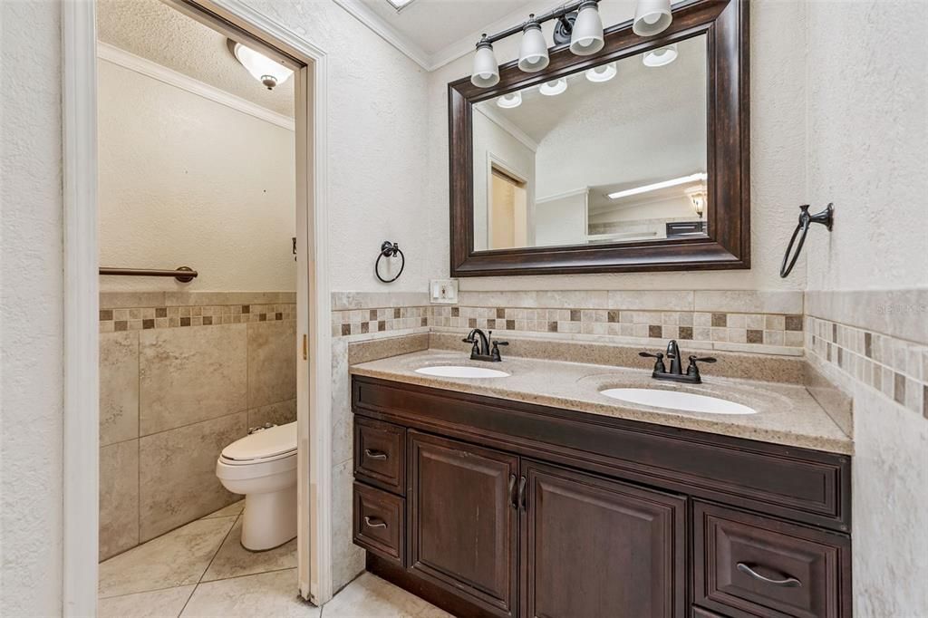 待售: $270,000 (2 贝兹, 2 浴室, 1900 平方英尺)