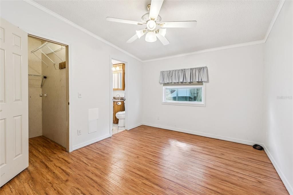 待售: $270,000 (2 贝兹, 2 浴室, 1900 平方英尺)