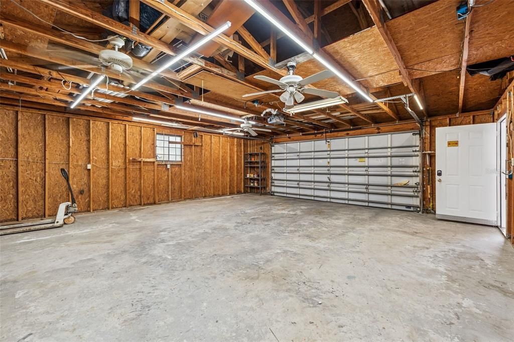 待售: $270,000 (2 贝兹, 2 浴室, 1900 平方英尺)