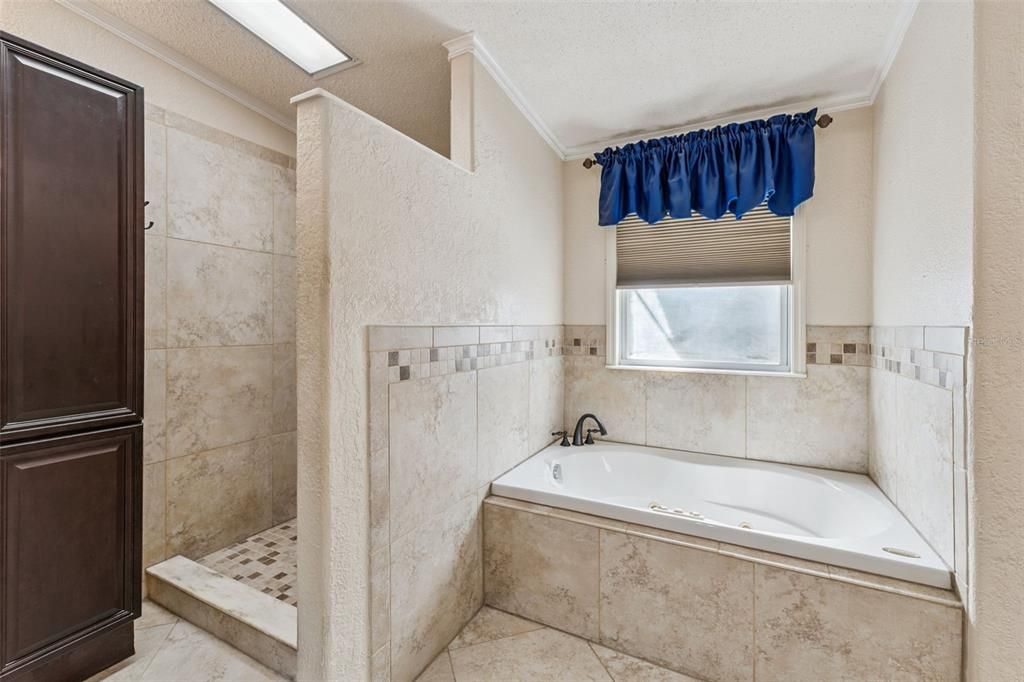 待售: $270,000 (2 贝兹, 2 浴室, 1900 平方英尺)