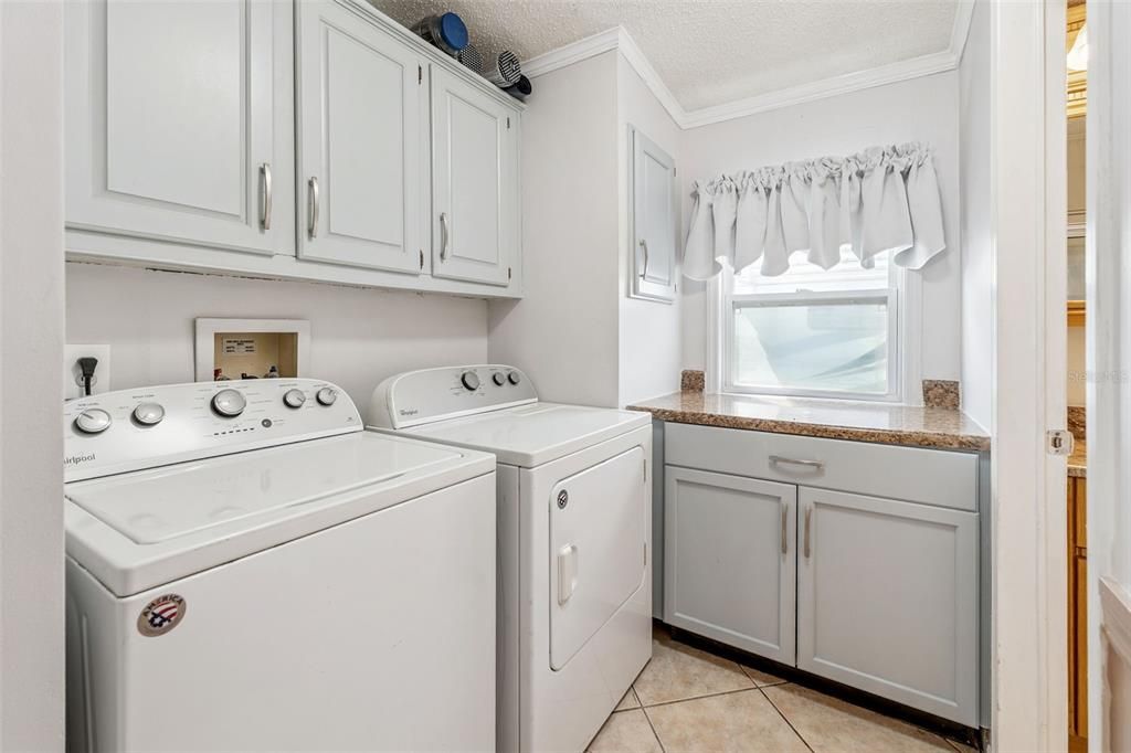 待售: $270,000 (2 贝兹, 2 浴室, 1900 平方英尺)