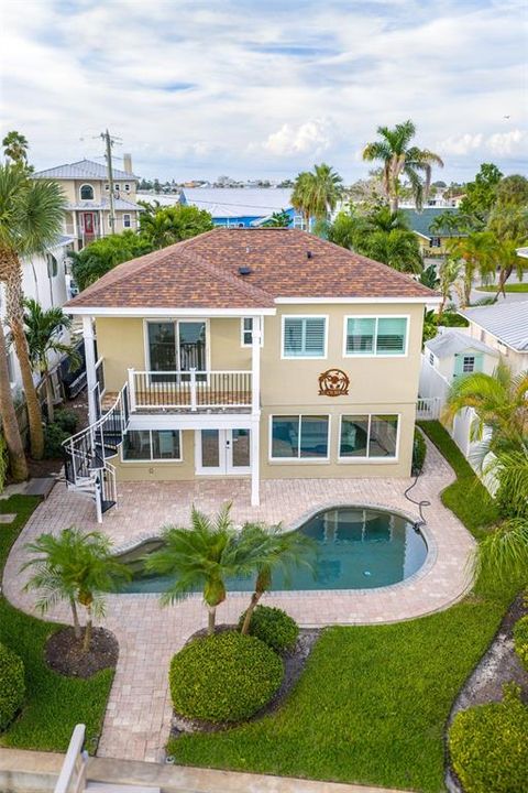 合同活跃: $1,649,900 (3 贝兹, 2 浴室, 2230 平方英尺)