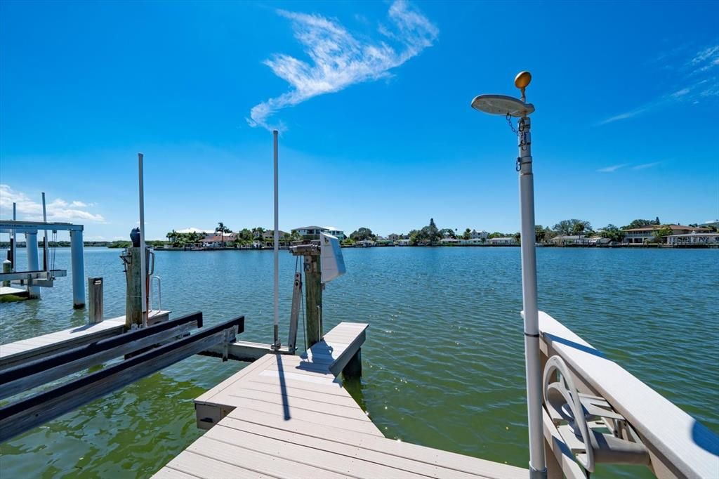 合同活跃: $1,649,900 (3 贝兹, 2 浴室, 2230 平方英尺)