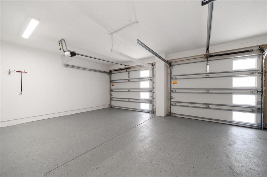 合同活跃: $1,649,900 (3 贝兹, 2 浴室, 2230 平方英尺)