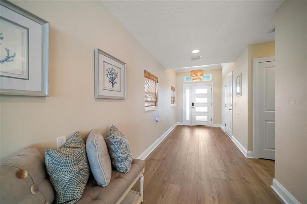 合同活跃: $1,649,900 (3 贝兹, 2 浴室, 2230 平方英尺)