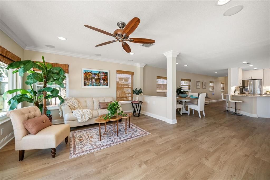 合同活跃: $1,649,900 (3 贝兹, 2 浴室, 2230 平方英尺)