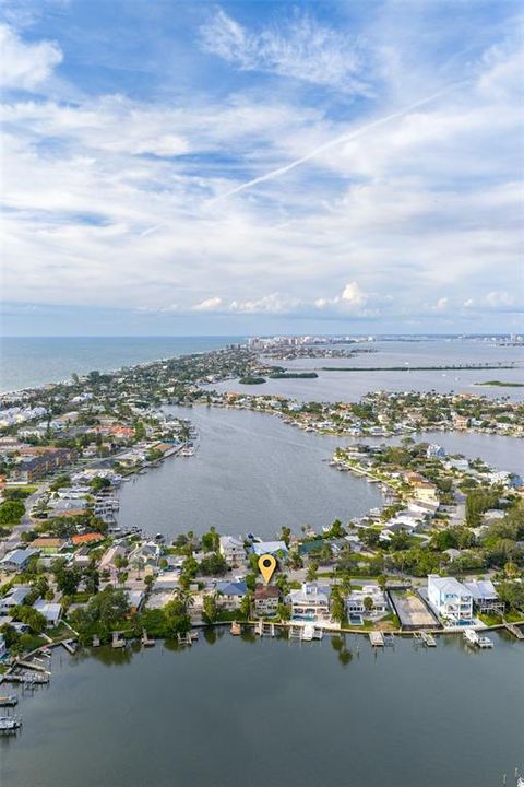 合同活跃: $1,649,900 (3 贝兹, 2 浴室, 2230 平方英尺)