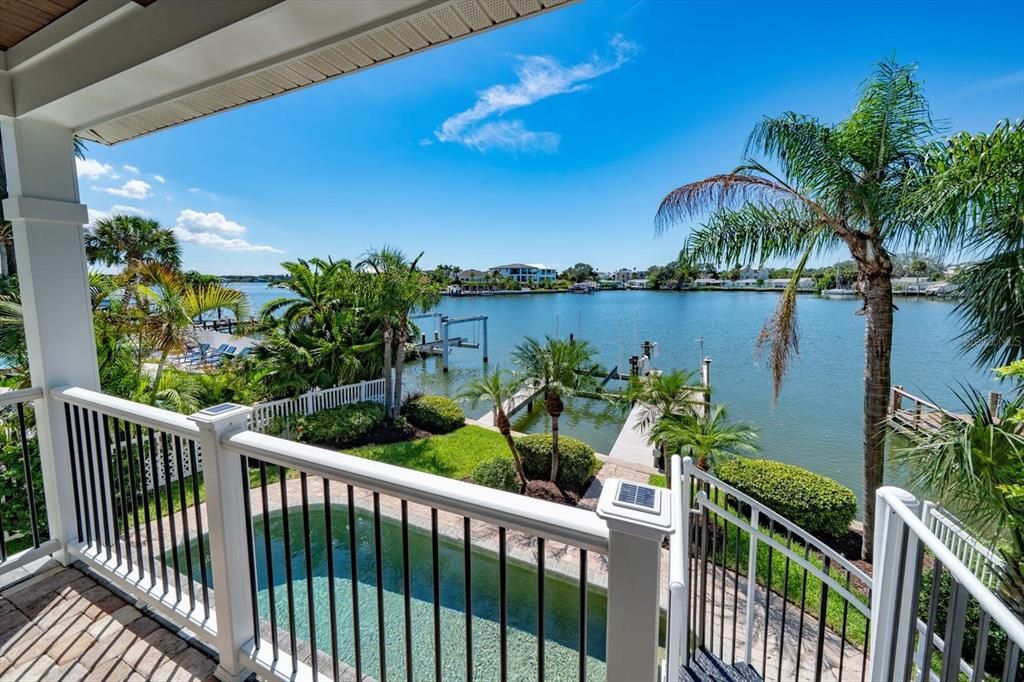 合同活跃: $1,649,900 (3 贝兹, 2 浴室, 2230 平方英尺)