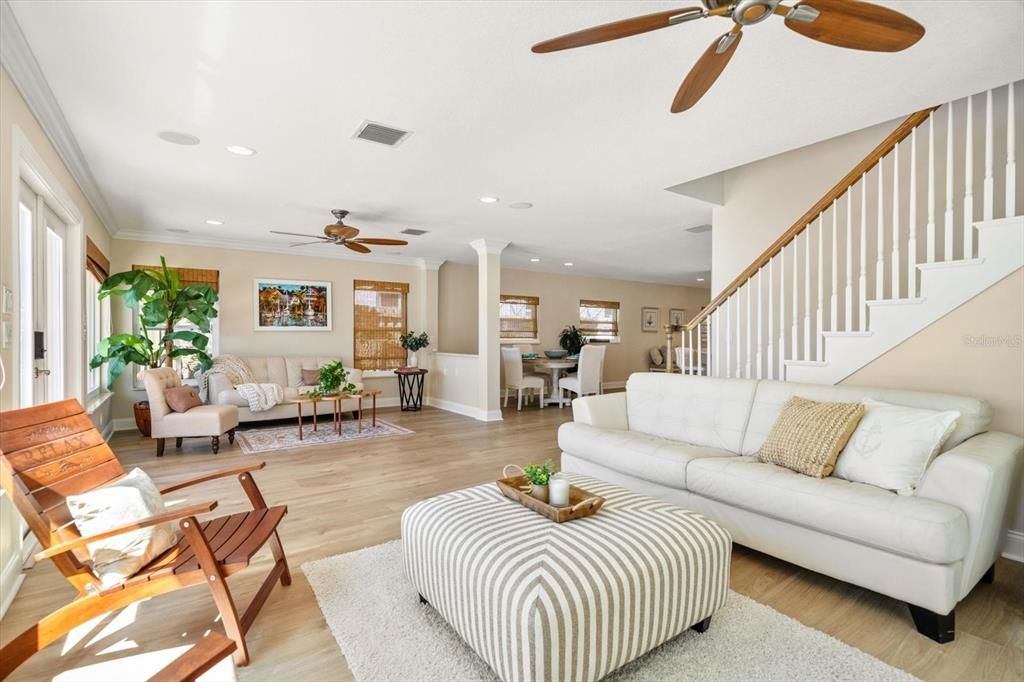 合同活跃: $1,649,900 (3 贝兹, 2 浴室, 2230 平方英尺)