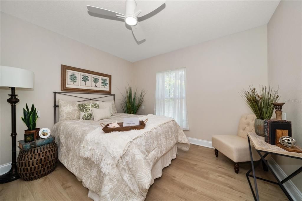 合同活跃: $1,649,900 (3 贝兹, 2 浴室, 2230 平方英尺)