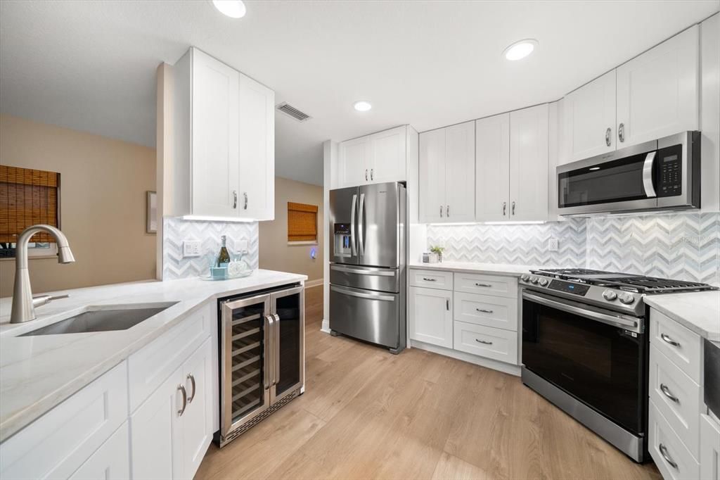 合同活跃: $1,649,900 (3 贝兹, 2 浴室, 2230 平方英尺)