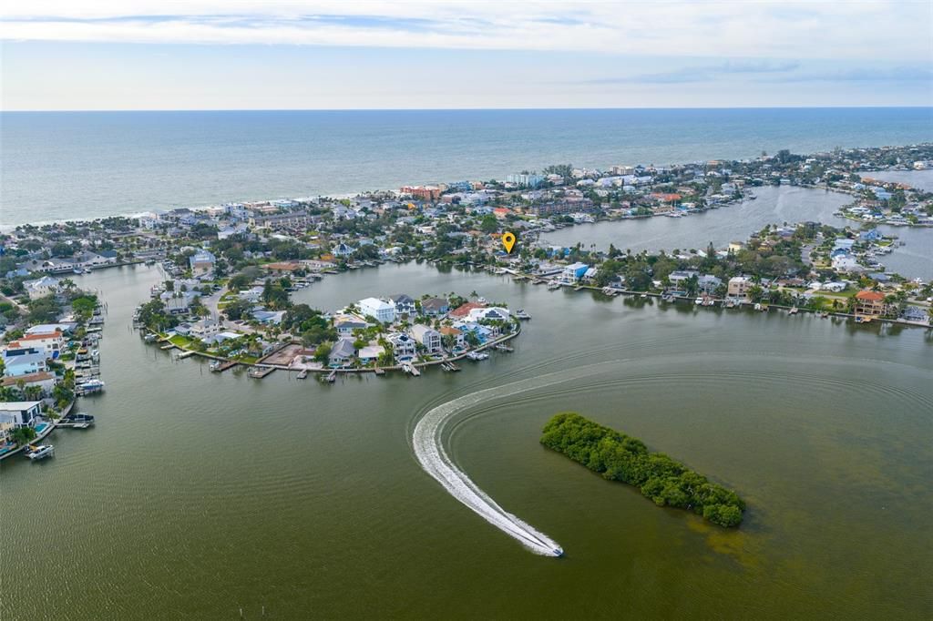 合同活跃: $1,649,900 (3 贝兹, 2 浴室, 2230 平方英尺)