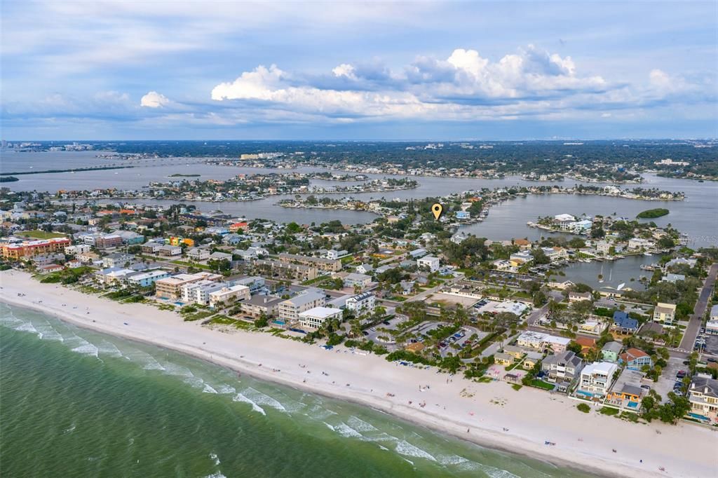 合同活跃: $1,649,900 (3 贝兹, 2 浴室, 2230 平方英尺)