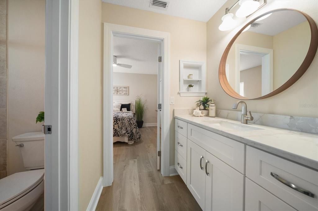 合同活跃: $1,649,900 (3 贝兹, 2 浴室, 2230 平方英尺)