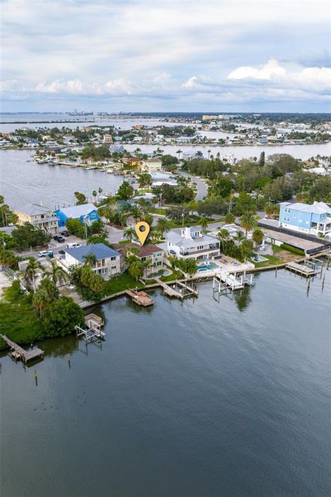 合同活跃: $1,649,900 (3 贝兹, 2 浴室, 2230 平方英尺)