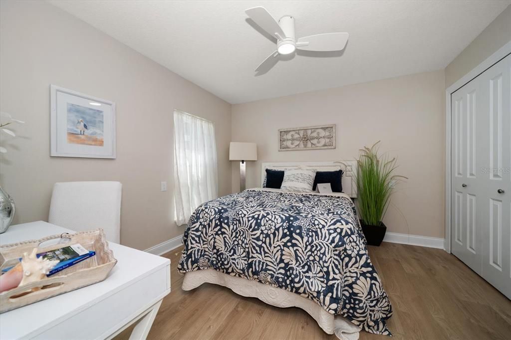 合同活跃: $1,649,900 (3 贝兹, 2 浴室, 2230 平方英尺)