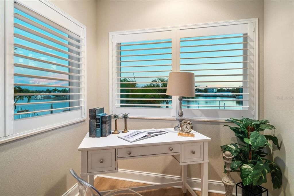 合同活跃: $1,649,900 (3 贝兹, 2 浴室, 2230 平方英尺)