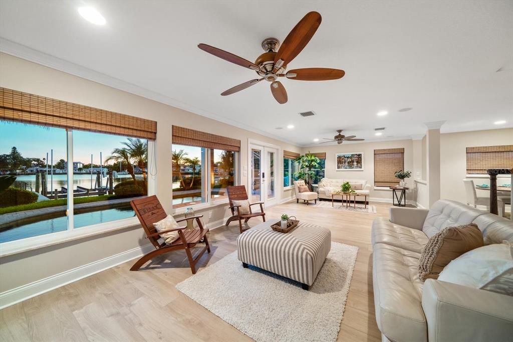 合同活跃: $1,649,900 (3 贝兹, 2 浴室, 2230 平方英尺)