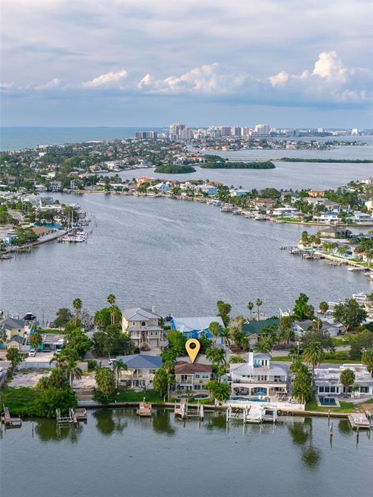 合同活跃: $1,649,900 (3 贝兹, 2 浴室, 2230 平方英尺)