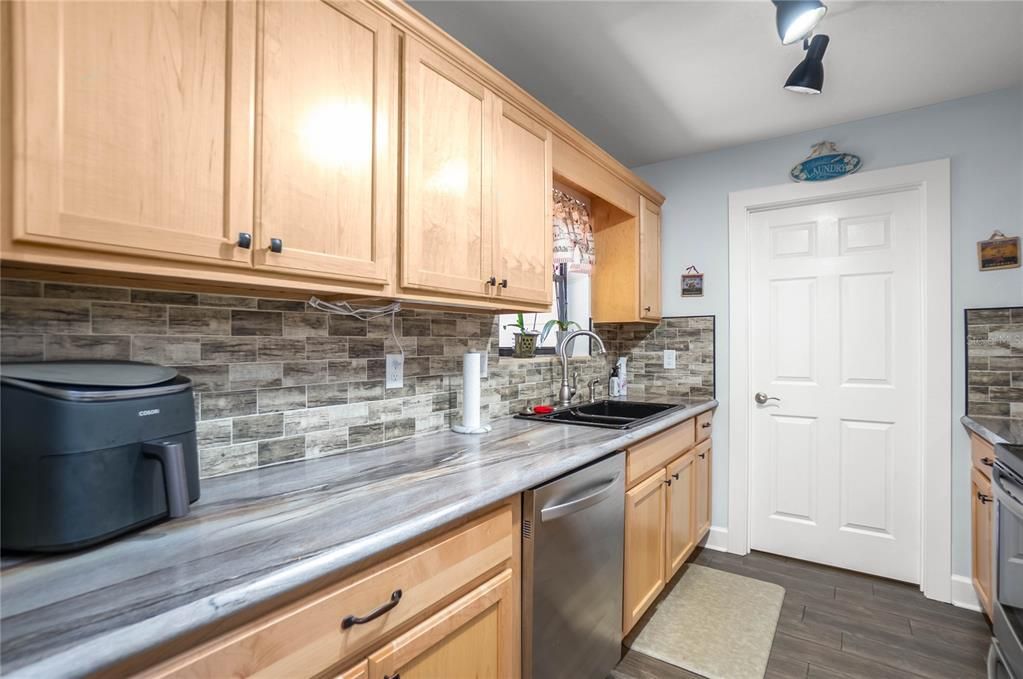 待售: $165,000 (2 贝兹, 2 浴室, 1146 平方英尺)