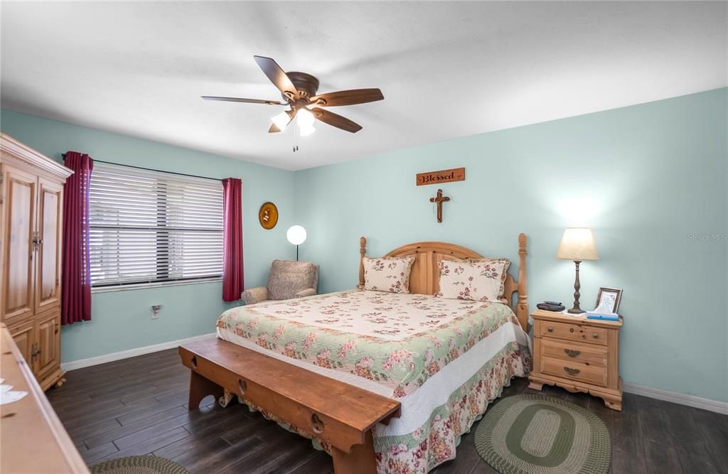 待售: $165,000 (2 贝兹, 2 浴室, 1146 平方英尺)