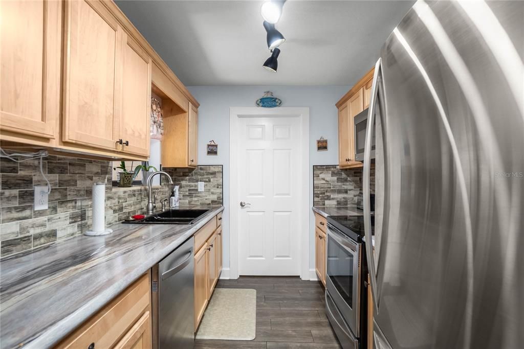 待售: $165,000 (2 贝兹, 2 浴室, 1146 平方英尺)