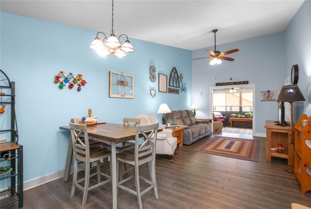 待售: $165,000 (2 贝兹, 2 浴室, 1146 平方英尺)