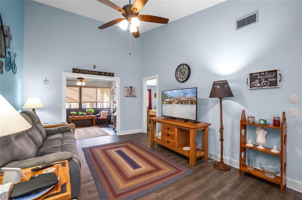 待售: $165,000 (2 贝兹, 2 浴室, 1146 平方英尺)