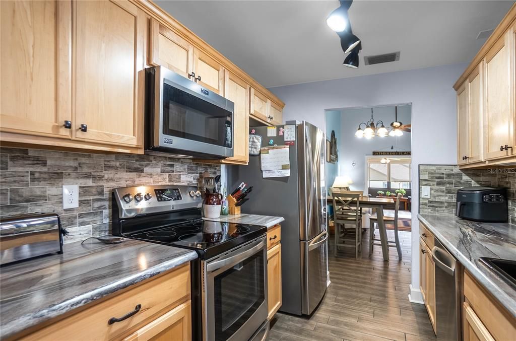 待售: $165,000 (2 贝兹, 2 浴室, 1146 平方英尺)