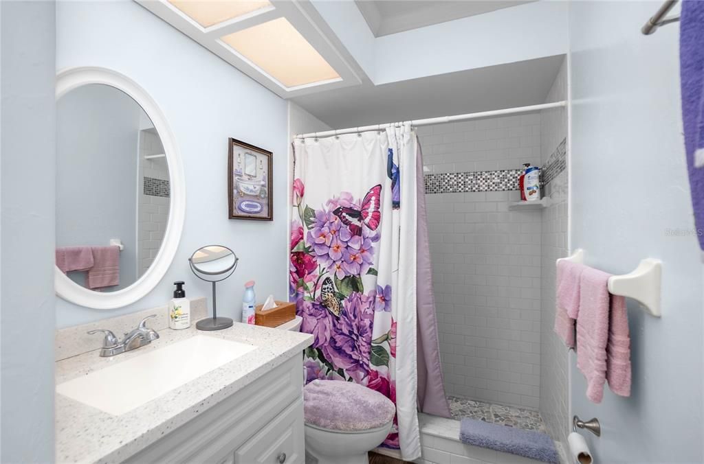 待售: $165,000 (2 贝兹, 2 浴室, 1146 平方英尺)