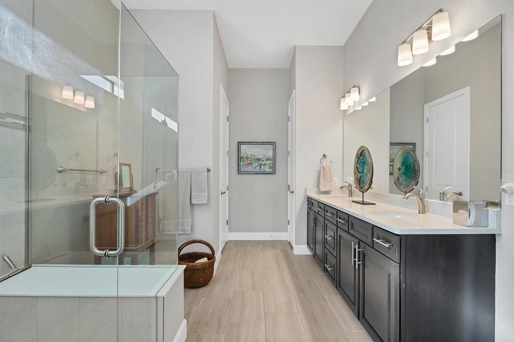 For Sale: $925,000 (3 beds, 3 baths, 2528 Square Feet)