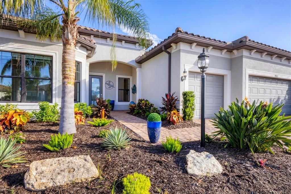 For Sale: $925,000 (3 beds, 3 baths, 2528 Square Feet)