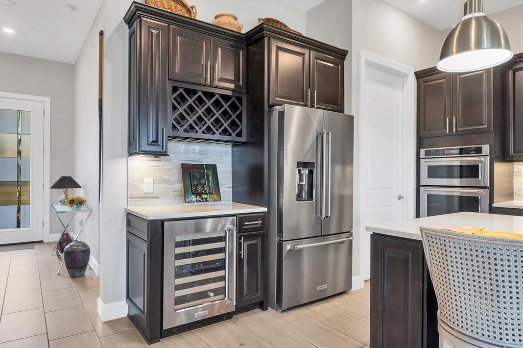 For Sale: $925,000 (3 beds, 3 baths, 2528 Square Feet)