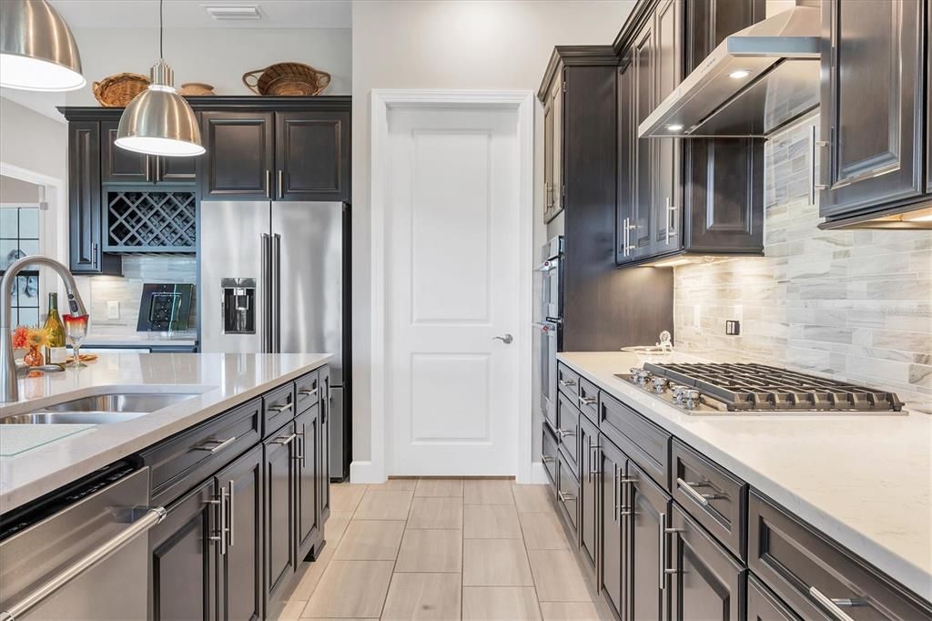 For Sale: $925,000 (3 beds, 3 baths, 2528 Square Feet)