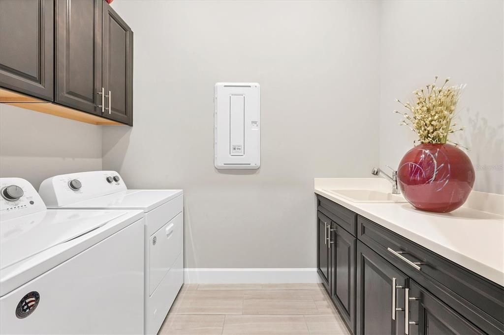 For Sale: $925,000 (3 beds, 3 baths, 2528 Square Feet)