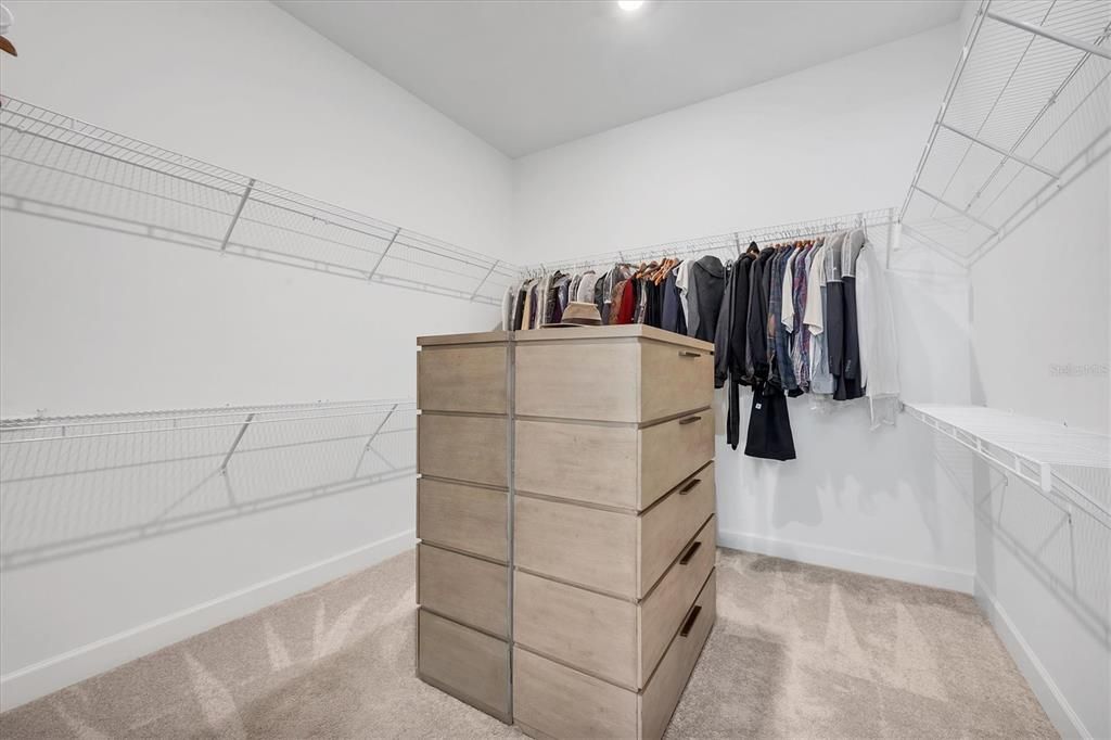 For Sale: $925,000 (3 beds, 3 baths, 2528 Square Feet)