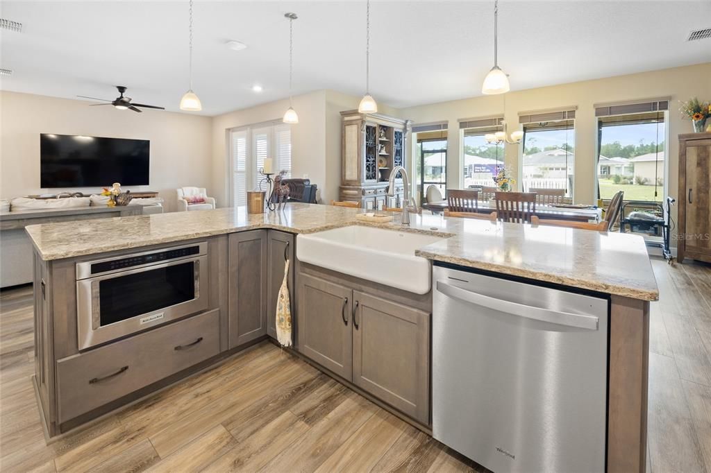 待售: $665,000 (3 贝兹, 3 浴室, 2493 平方英尺)