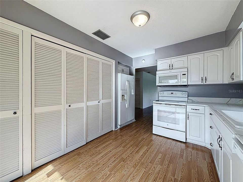 待售: $129,900 (2 贝兹, 2 浴室, 1144 平方英尺)