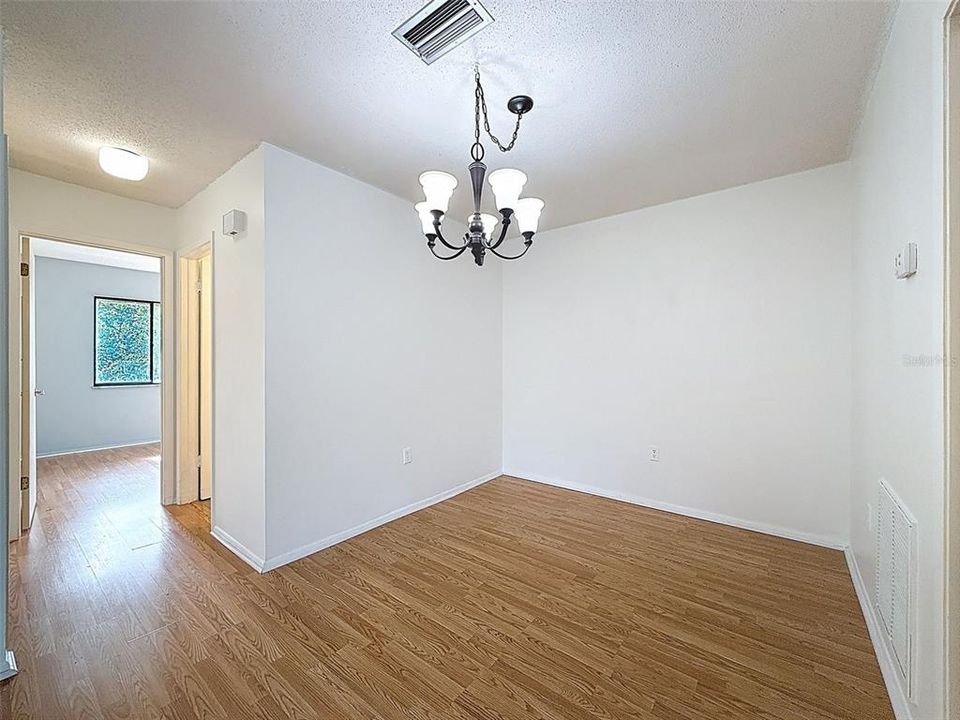 待售: $129,900 (2 贝兹, 2 浴室, 1144 平方英尺)